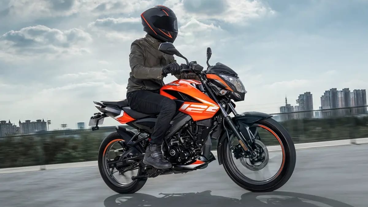 Bajaj Pulsar NS125: दमदार लुक और जबरदस्त माइलेज वाली स्पोर्टी बाइक, जानिए कितनी EMI में ला सकते हैं घर